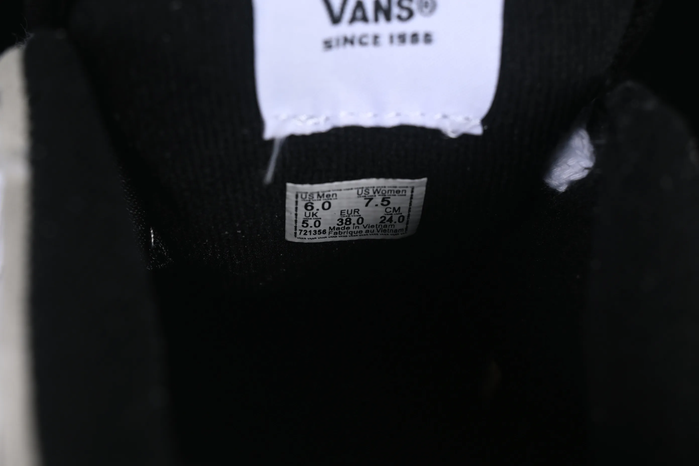 All categories Vans Vans series Vans Low Vans low-top Vans Knu Skool Vans low-top retro casual fat bread shoes VN0009QCBLK